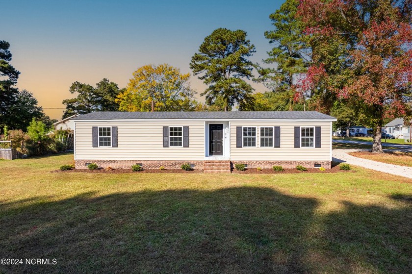 Welcome home! This fully renovated home has so many updates and - Beach Home for sale in Elizabeth City, North Carolina on Beachhouse.com