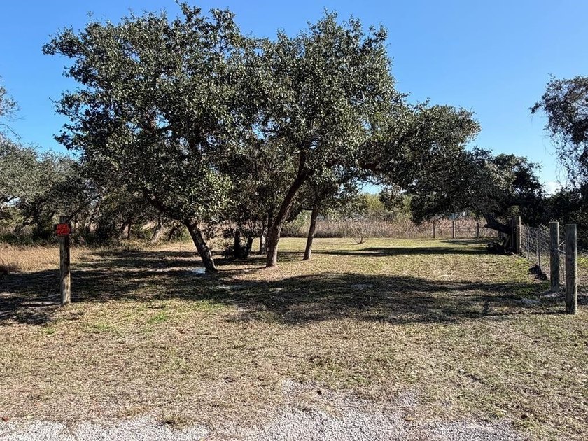 Large 0.21 acre lot located in the Oak Shore section of Holiday - Beach Lot for sale in Rockport, Texas on Beachhouse.com