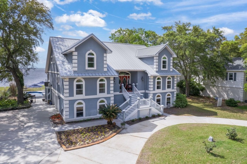 Welcome to your own private waterfront retreat on Escambia Bay! - Beach Home for sale in Milton, Florida on Beachhouse.com