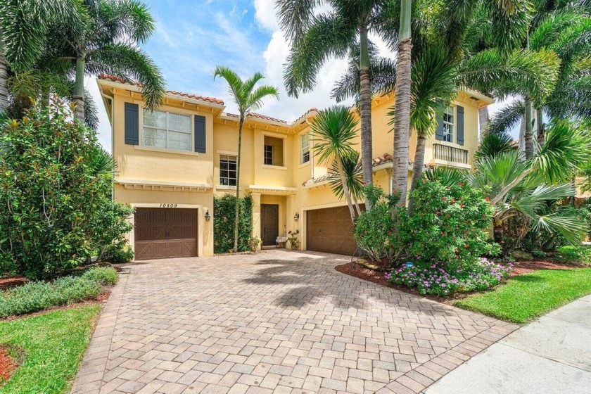 Nestled within the prestigious gated community of Oakmont - Beach Home for sale in Wellington, Florida on Beachhouse.com