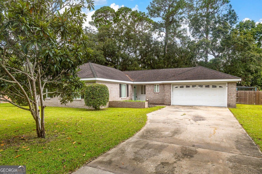 Timeless & charming brick ranch in beautiful Belle Point - Beach Home for sale in Brunswick, Georgia on Beachhouse.com