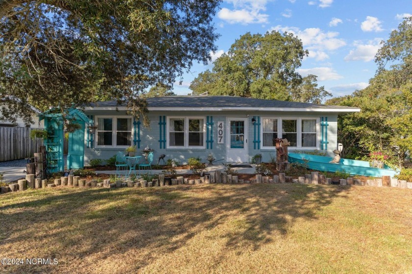 Come view this sought after Norton Street location cottage - Beach Home for sale in Oak Island, North Carolina on Beachhouse.com