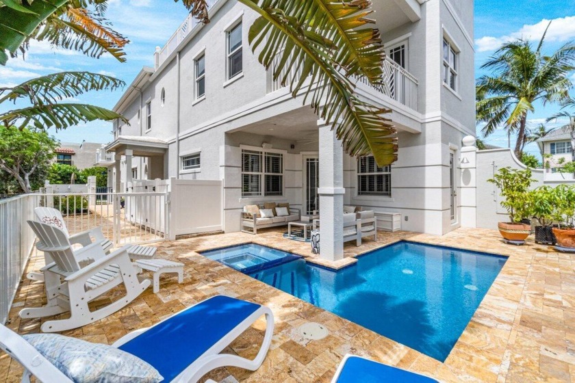 Stunning, contemporary townhome nestled in the sought after - Beach Townhome/Townhouse for sale in Delray Beach, Florida on Beachhouse.com