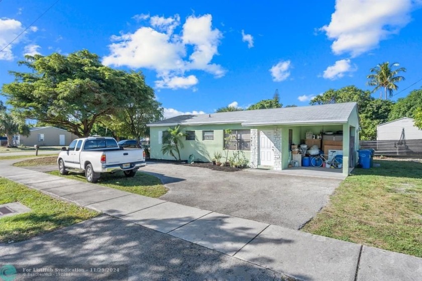 Great 3 BD/2 BA corner property with lots of natural light in - Beach Home for sale in Fort Lauderdale, Florida on Beachhouse.com