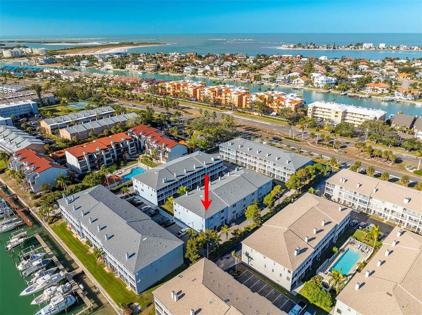 Welcome to this meticulously maintained, move-in-ready townhome - Beach Townhome/Townhouse for sale in St. Petersburg, Florida on Beachhouse.com