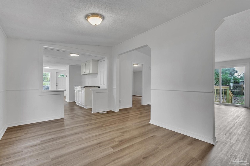 4 minutes to Navarre High School o 8-minute drive to Navarre - Beach Home for sale in Navarre, Florida on Beachhouse.com