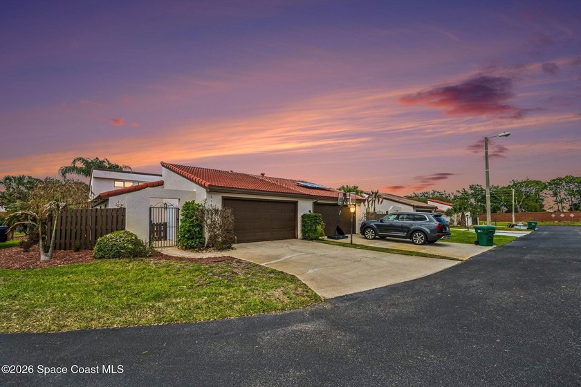 You will love this wide open end unit townhome in Suntree! This - Beach Townhome/Townhouse for sale in Melbourne, Florida on Beachhouse.com