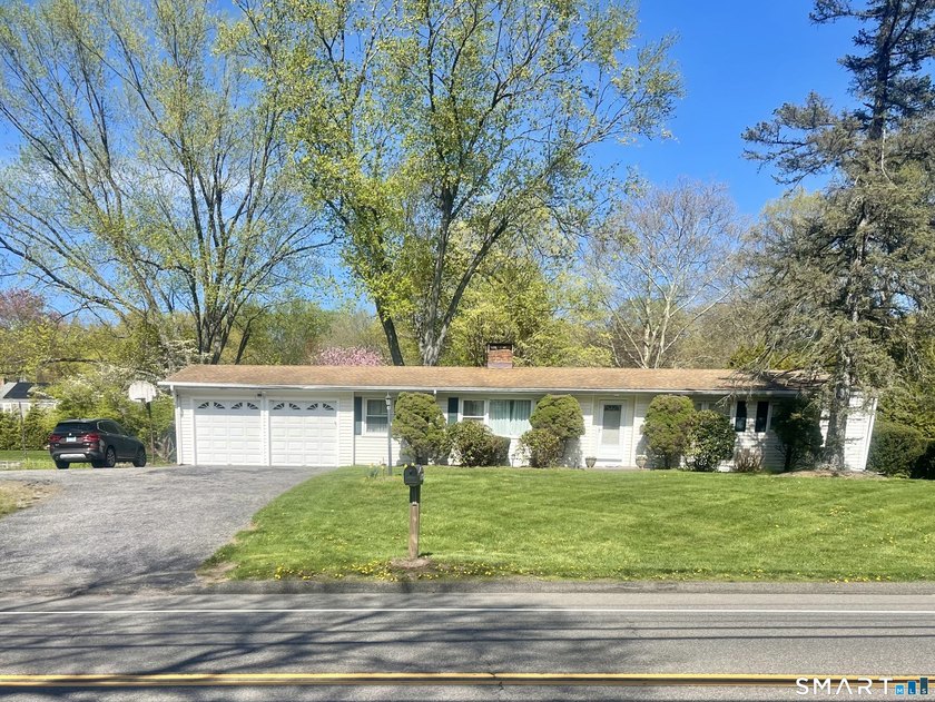 Welcome home to this lovely, sunny ranch located in the heart of - Beach Home for sale in Fairfield, Connecticut on Beachhouse.com