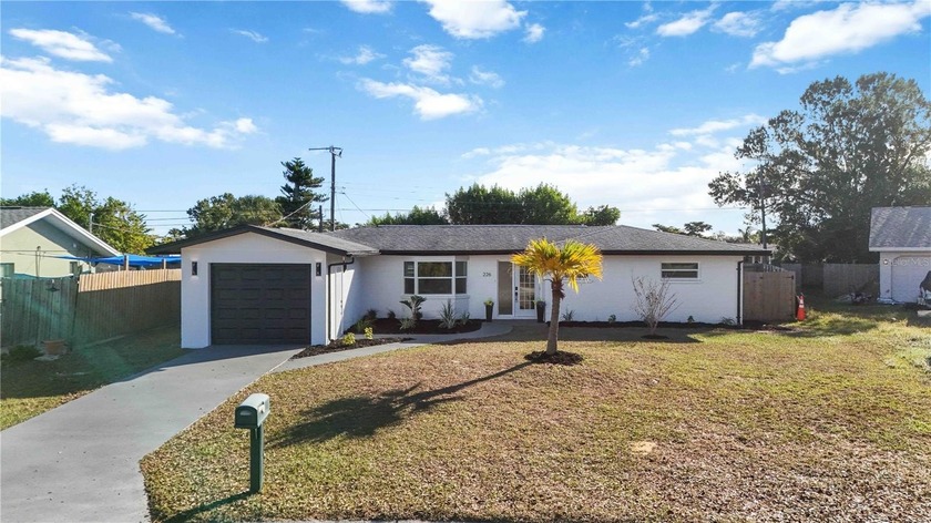 One or more photo(s) has been virtually staged. Welcome to this - Beach Home for sale in Venice, Florida on Beachhouse.com
