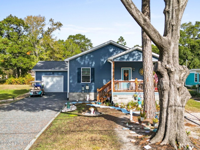 LOCATION IS EVERYTHING!!! This cute as can be home located in - Beach Home for sale in Sunset Beach, North Carolina on Beachhouse.com