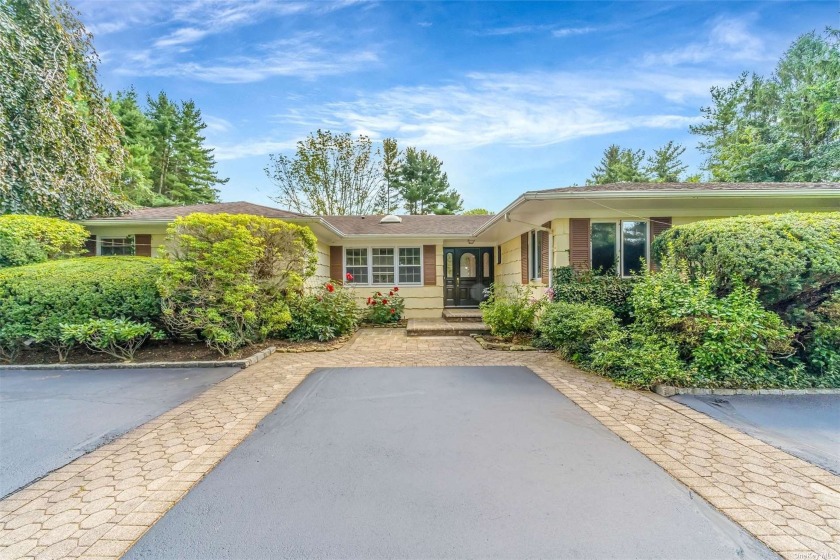 Welcome to this spacious contemporary-style ranch nestled on 2 - Beach Home for sale in Laurel Hollow, New York on Beachhouse.com