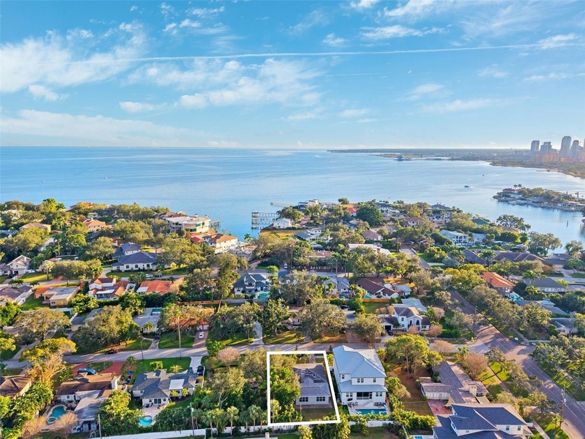 Fantastic opportunity on Snell Isle--this property is ready for - Beach Home for sale in St. Petersburg, Florida on Beachhouse.com