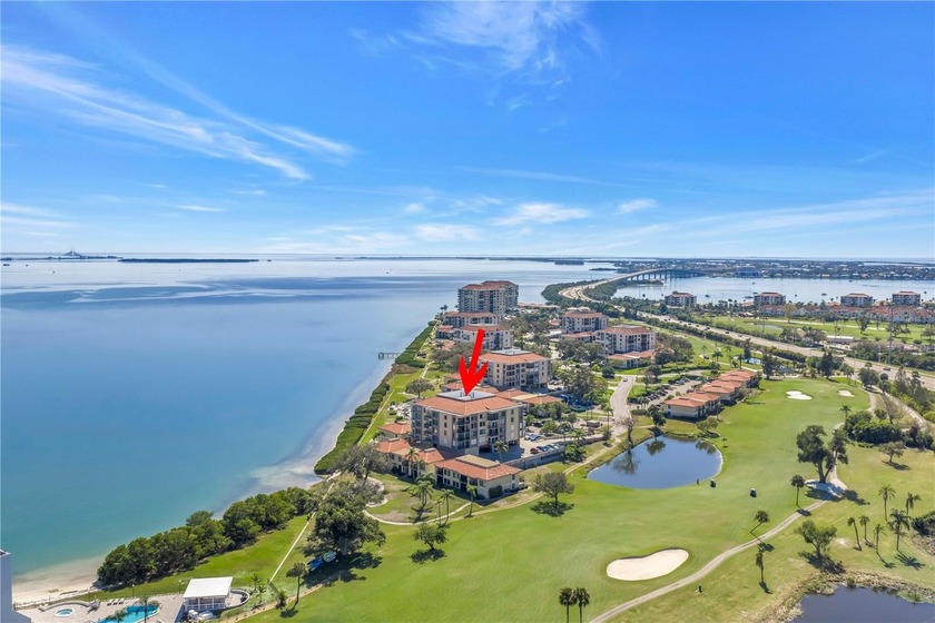 This move in ready, fully functioning 1 bedroom, 1.5 bath condo - Beach Condo for sale in St. Petersburg, Florida on Beachhouse.com