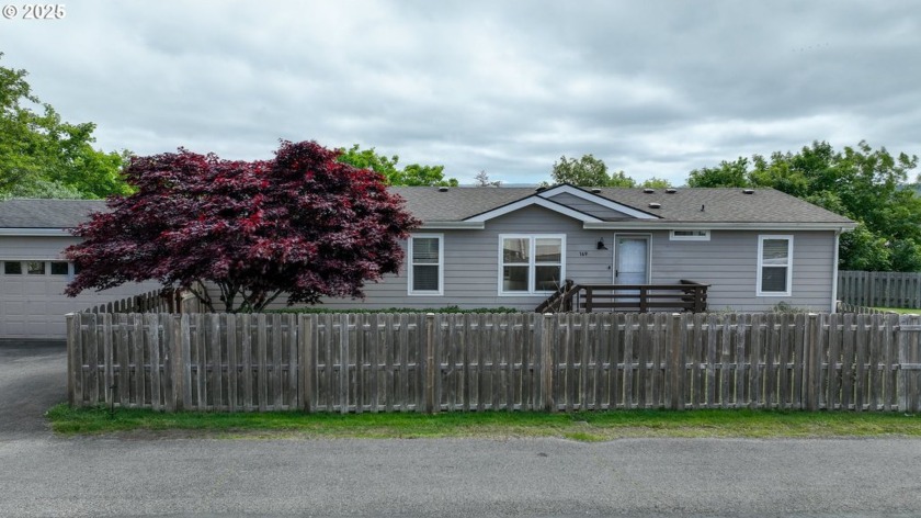 Welcome to this delightful three-bedroom, two-bath home situated - Beach Home for sale in Gearhart, Oregon on Beachhouse.com