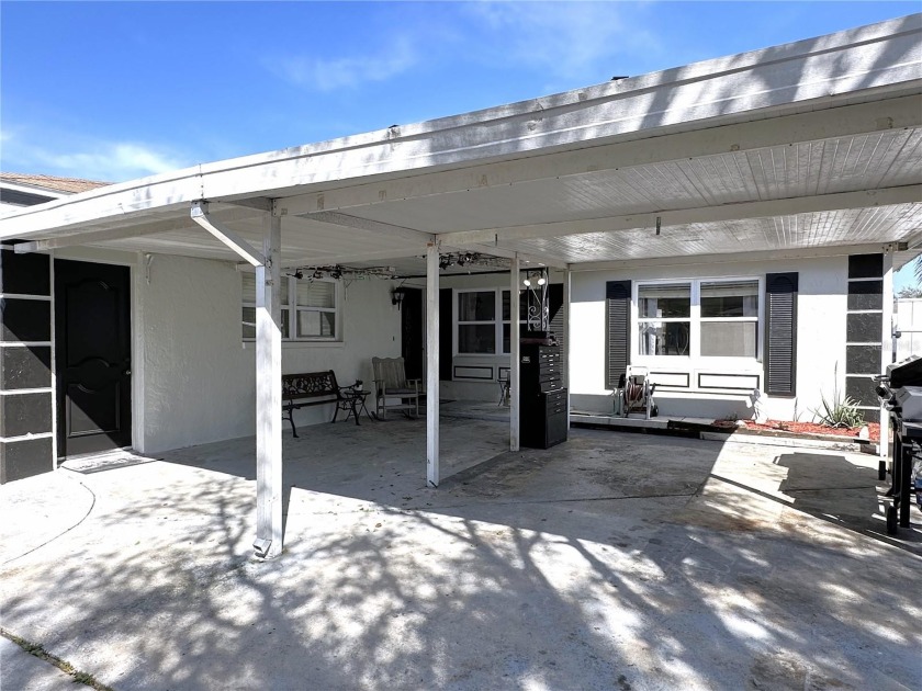 Want to live close to the beach? Here's your chance! This 1721 - Beach Home for sale in Tarpon Springs, Florida on Beachhouse.com