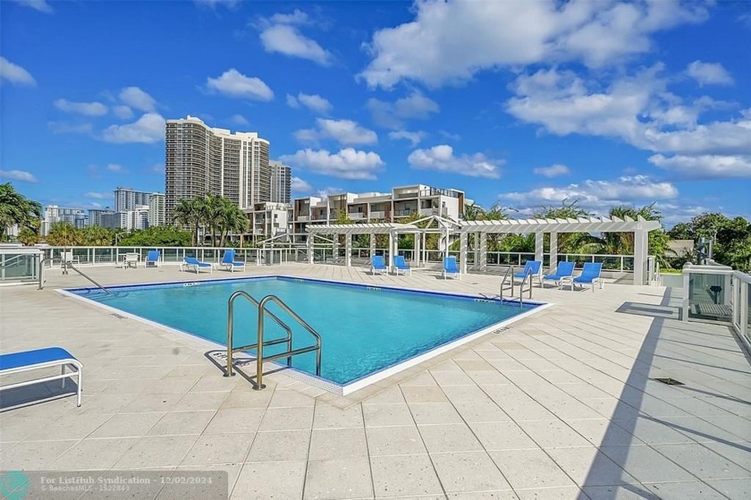 Exceptional NE corner 2/2 with direct panoramic unobstructed - Beach Condo for sale in Fort Lauderdale, Florida on Beachhouse.com