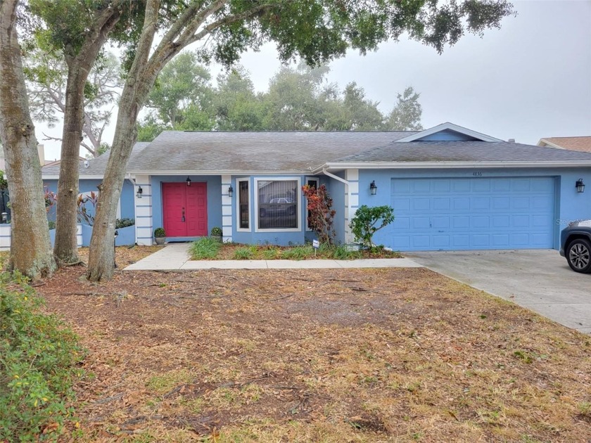 Welcome to a Comfortably Spacious Florida Home with Pool in a - Beach Home for sale in Sarasota, Florida on Beachhouse.com