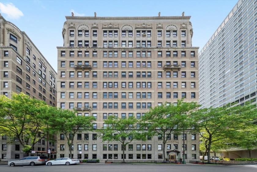 Experience the charm of this Georgian-style residence - Beach Home for sale in Chicago, Illinois on Beachhouse.com