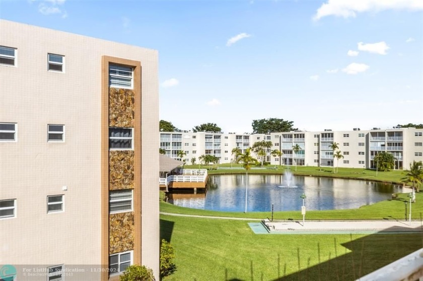 This beautifully maintained 2-bed, 2-bath condo is on the third - Beach Condo for sale in Dania, Florida on Beachhouse.com