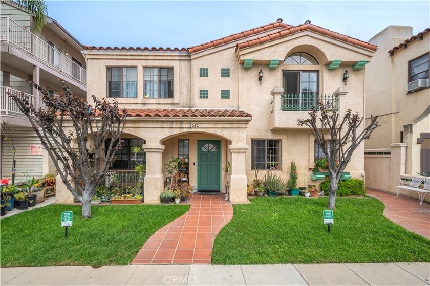 1052 Belmont Avenue is a high-quality, townhouse-style triplex - Beach Townhome/Townhouse for sale in Long Beach, California on Beachhouse.com