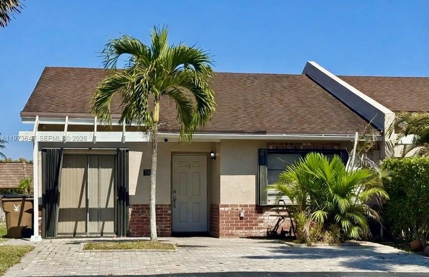 Beautiful and desirable corner villa featuring 2 bedrooms and 2 - Beach Home for sale in Deerfield Beach, Florida on Beachhouse.com