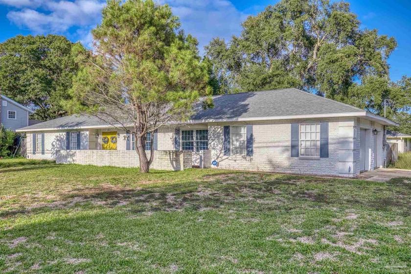 Discover this updated home in the heart of Gulf Breeze Proper - Beach Home for sale in Gulf Breeze, Florida on Beachhouse.com