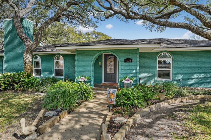 Surrounded by mature live oaks, this beautifully maintained - Beach Home for sale in Rockport, Texas on Beachhouse.com