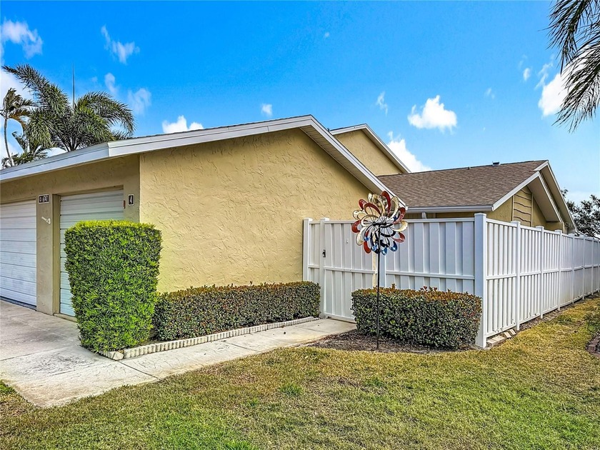 This Mariner Pass unit lives up to its name with a deep-water - Beach Condo for sale in St. Petersburg, Florida on Beachhouse.com