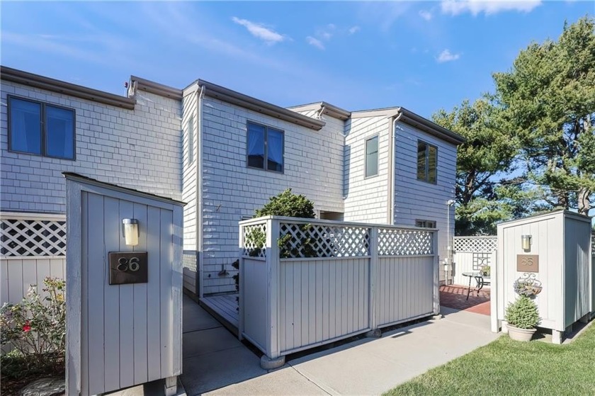 Home for the holidays! This spacious townhouse has a fabulous - Beach Condo for sale in Bristol, Rhode Island on Beachhouse.com