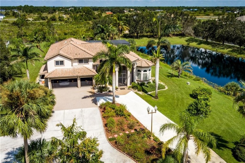 HUGE PRICE REDUCTION FOR QUICK SALE!!! Gorgeous estate home with - Beach Home for sale in Naples, Florida on Beachhouse.com