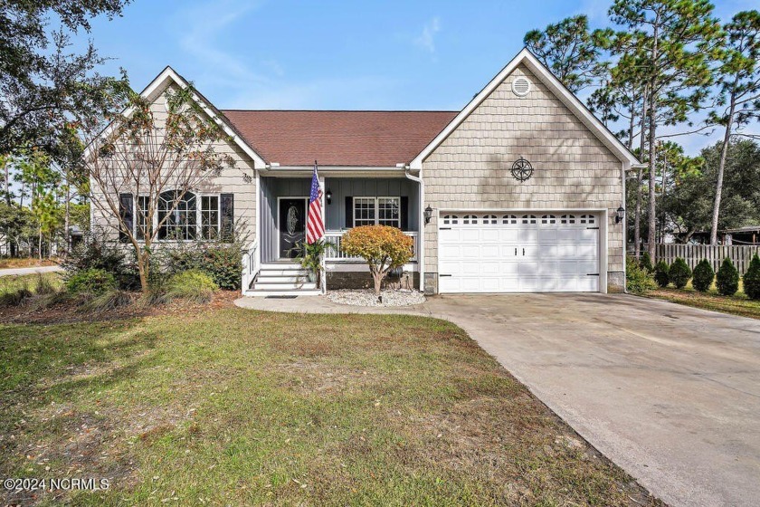 Huge, beautiful 3 bedroom / 2 bath  home with a double garage - Beach Home for sale in Southport, North Carolina on Beachhouse.com