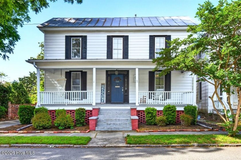 Step into the charm and character of downtown living in this - Beach Home for sale in New Bern, North Carolina on Beachhouse.com