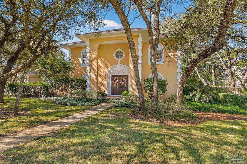 If you're looking for an unbeatable location, room for everyone - Beach Home for sale in Gulf Breeze, Florida on Beachhouse.com