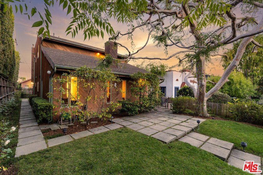 Nestled away in the iconic Venice Walkstreets, this striking - Beach Home for sale in Venice, California on Beachhouse.com