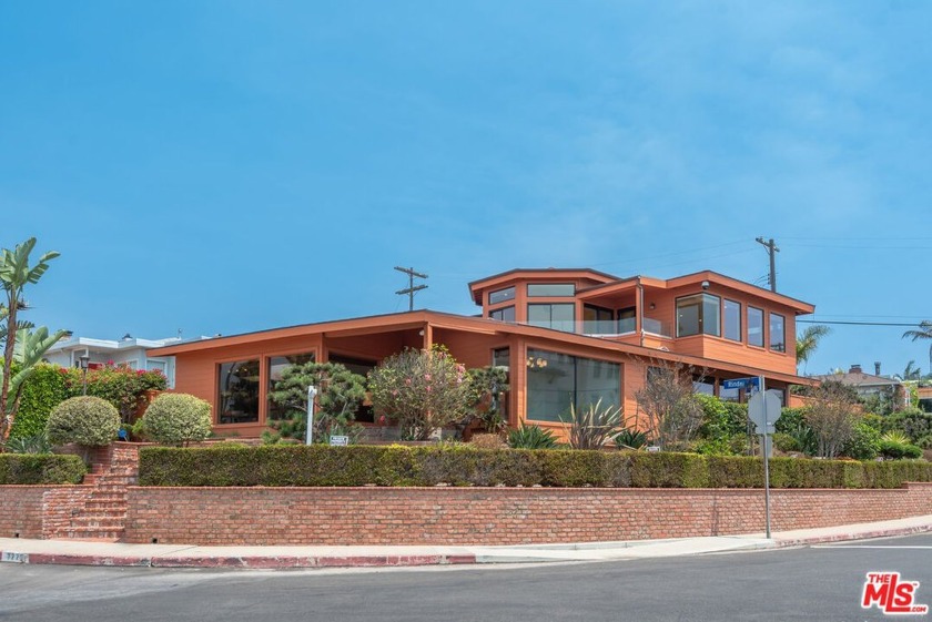Perched on a coveted hilltop in Playa del Rey, this beautifully - Beach Home for sale in Playa Del Rey, California on Beachhouse.com