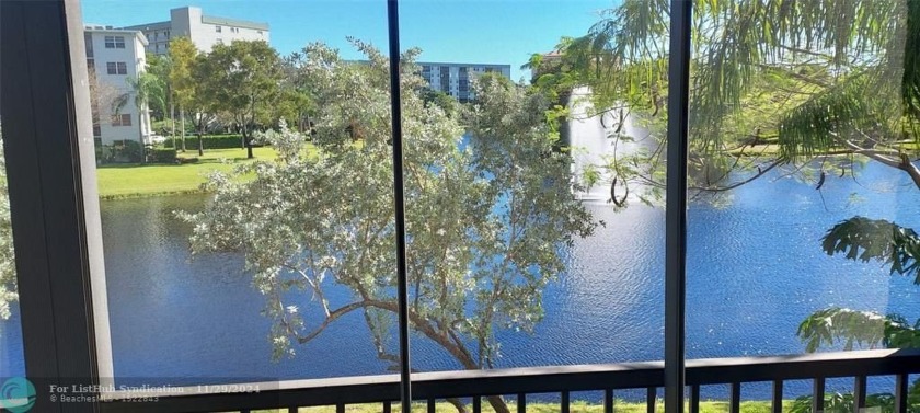 2 bedrooms, 2 bathrooms condo with an awesome lake view in - Beach Condo for sale in Pompano Beach, Florida on Beachhouse.com