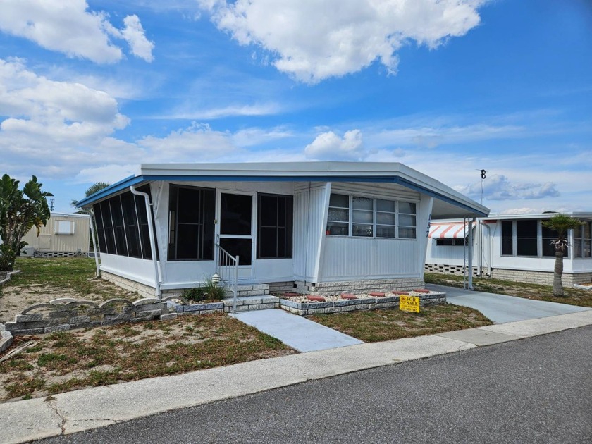 Affordale living in a great location near the BEACH!!!!  Welcome - Beach Home for sale in Dunedin, Florida on Beachhouse.com