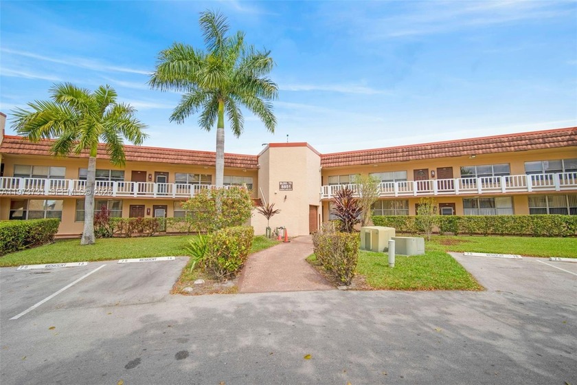 Beautifully updated 1-bedroom, 1-bath residence located in a - Beach Condo for sale in Sunrise, Florida on Beachhouse.com