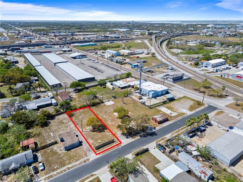 Large residential lot available in Flour Bluff, offering plenty - Beach Lot for sale in Corpus Christi, Texas on Beachhouse.com