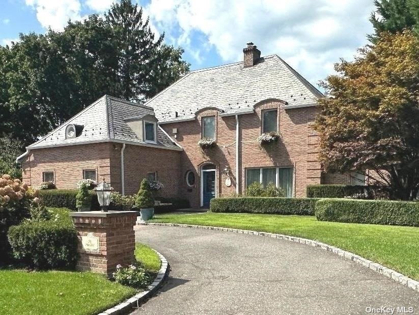 Lake Success Country Club Community Prime Location!All Brick - Beach Home for sale in Great Neck, New York on Beachhouse.com