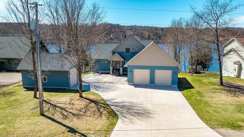 There's nothing like life on the lake! This quality - Beach Home for sale in Hancock, Michigan on Beachhouse.com