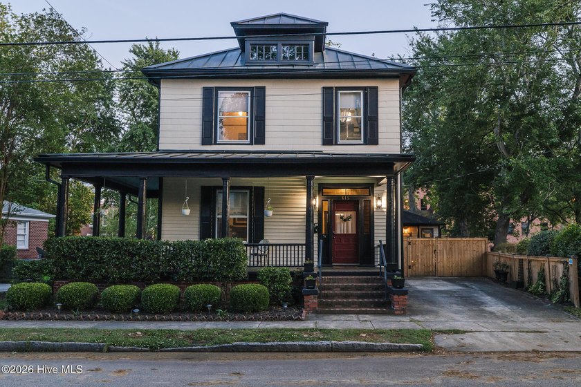 Imagine mornings spent sipping coffee on the grand wraparound - Beach Home for sale in New Bern, North Carolina on Beachhouse.com