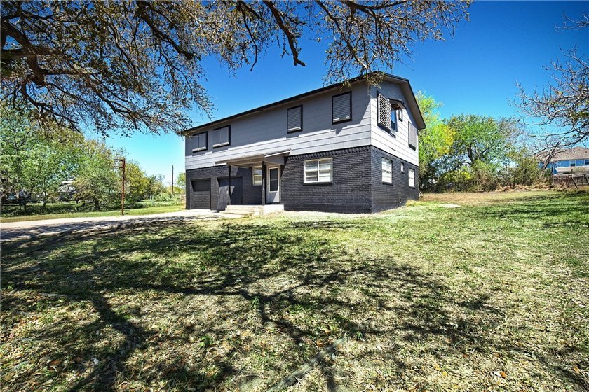 Spacious and full of potential! This unique two-story home sits - Beach Home for sale in Portland, Texas on Beachhouse.com