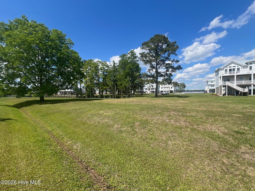 Ready to build lot in Beaufort Pointe. This lot is ideally - Beach Lot for sale in Chocowinity, North Carolina on Beachhouse.com