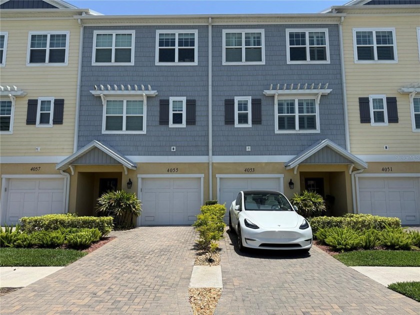 Experience the ideal combination of luxury and prime location in - Beach Townhome/Townhouse for sale in Tampa, Florida on Beachhouse.com