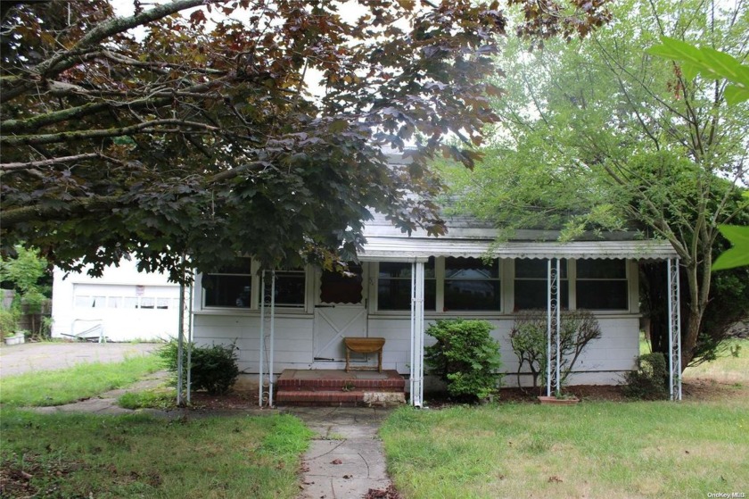 This charming 2-bedroom cottage is nestled on a spacious - Beach Home for sale in Mastic Beach, New York on Beachhouse.com