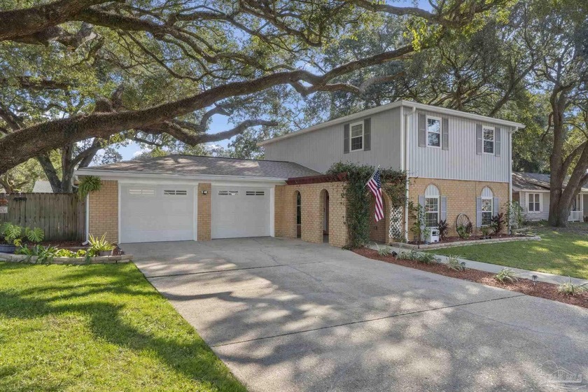 Beautiful home in Canterbury Estates! Welcome to your new brick - Beach Home for sale in Pensacola, Florida on Beachhouse.com
