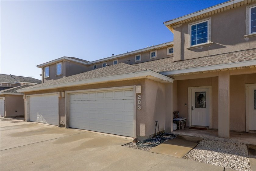 LOCATION, LOCATION, LOCATION and PRICED TO SELL! Enjoy coastal - Beach Condo for sale in Corpus Christi, Texas on Beachhouse.com