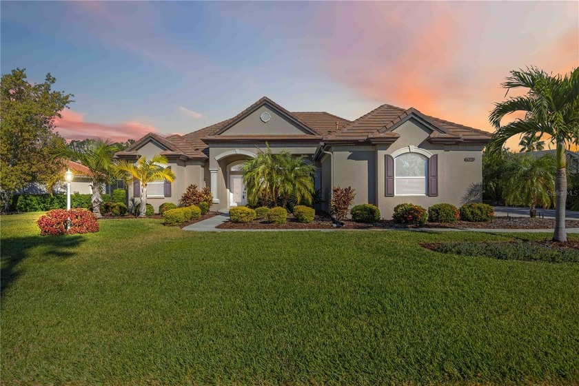 Welcome to a comprehensively renovated, beautiful home in the - Beach Home for sale in Lakewood Ranch, Florida on Beachhouse.com