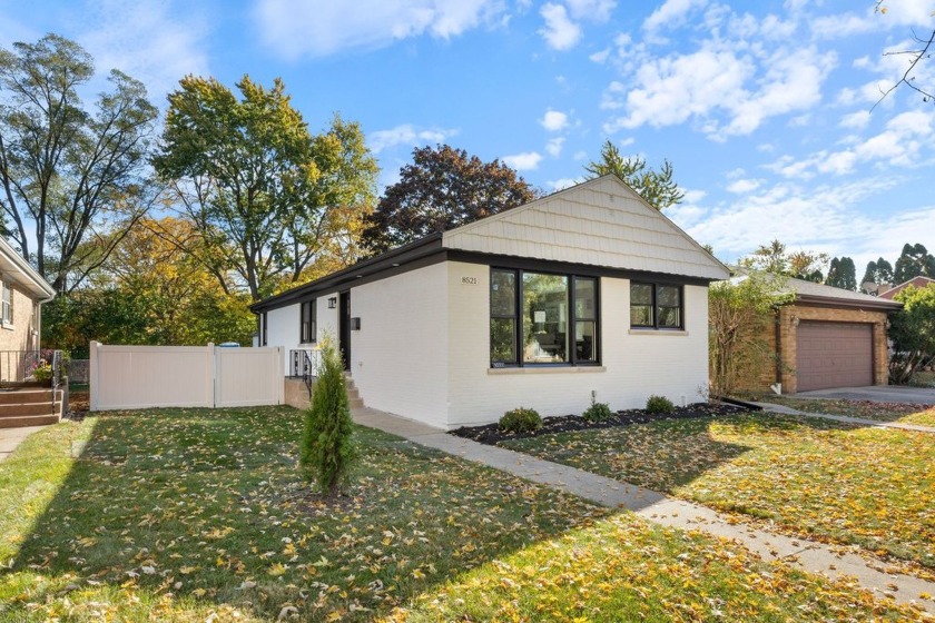 Excellent opportunity to own this sun drenched spacious ranch in - Beach Home for sale in Skokie, Illinois on Beachhouse.com